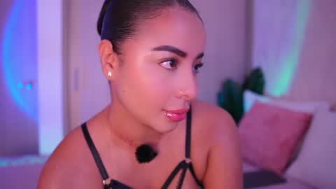 Snapshot of emiily_bell chatting on 07-11-26, 07:27 online show from 07-11-26, 07:27