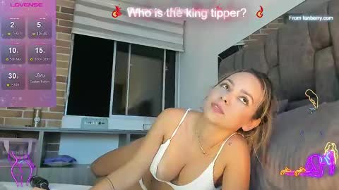 Snapshot of emiily_morgaan chatting on 01-31-25, 02:04 Emy online show from 01-31-25, 02:04