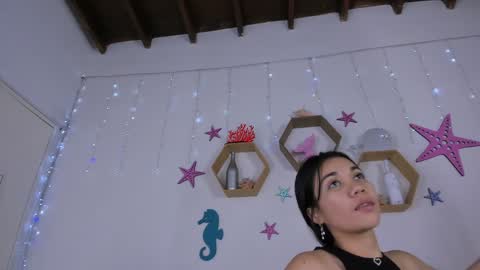 Snapshot of emiily_parkerr chatting on 02-08-25, 03:19 Emily online show from 02-08-25, 03:19