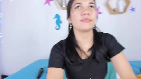 Snapshot of emiily_parkerr chatting on 02-11-25, 09:09 Emily online show from 02-11-25, 09:09
