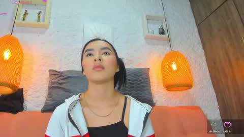 Snapshot of emiily_s chatting on 09-17-25, 12:07 Emily online show from 09-17-25, 12:07