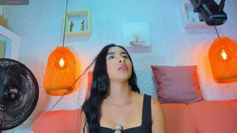 Snapshot of emiily_s chatting on 09-29-25, 12:10 Emily online show from 09-29-25, 12:10