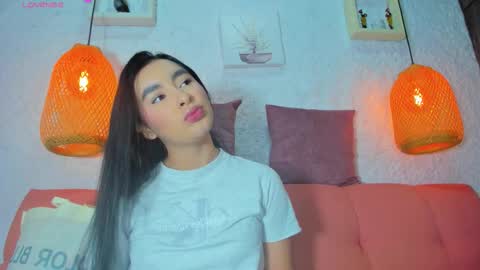Snapshot of emiily_s chatting on 10-18-25, 12:06 Emily online show from 10-18-25, 12:06
