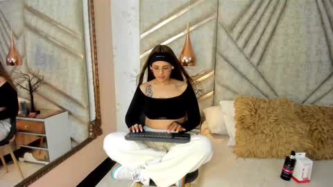 Snapshot of emiilymoss chatting on 02-27-26, 12:10 Emy online show from 02-27-26, 12:10