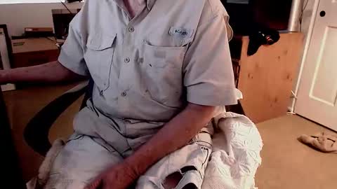 Snapshot of emil_karpo chatting on 10-21-25, 02:51 Terrance1st online show from 10-21-25, 02:51