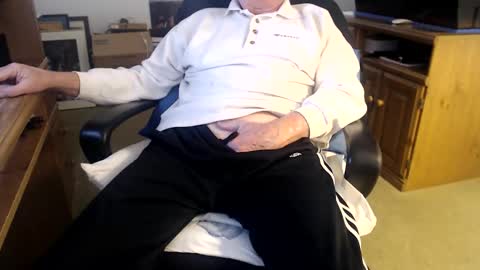 Snapshot of emil_karpo chatting on 12-17-25, 03:18 Terrance1st online show from 12-17-25, 03:18