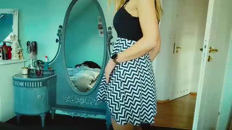 Emila online show from 02-12-25, 10:35