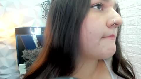 EMILI online show from 05-12-26, 03:25