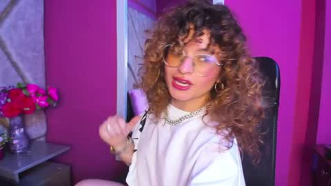 Snapshot of emili_rouse_ chatting on 09-10-25, 09:59 Emy  online show from 09-10-25, 09:59