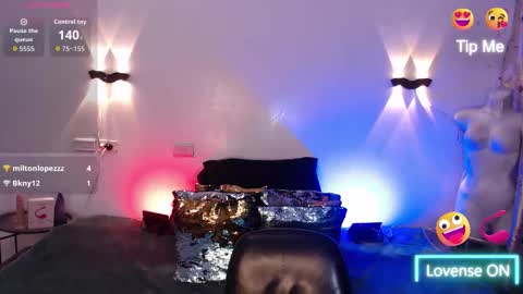 Emili roux online show from 11-22-25, 03:00