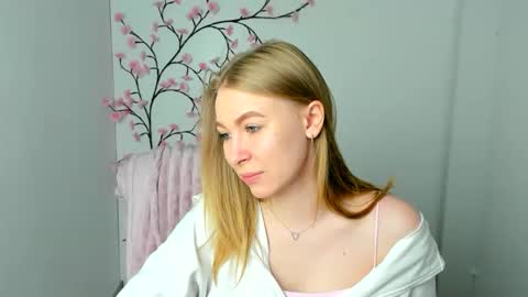 Emilia online show from 05-20-26, 05:46