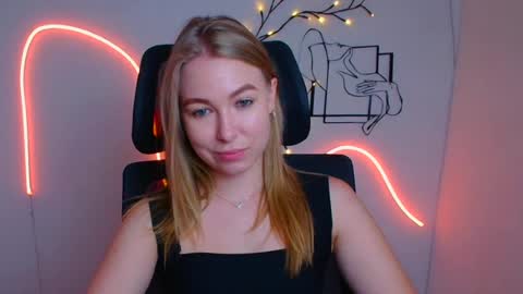 Emilia online show from 07-19-26, 05:22