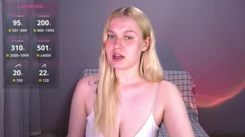 Snapshot of emiliaduchess chatting on 07-06-26, 05:26 Amili online show from 07-06-26, 05:26