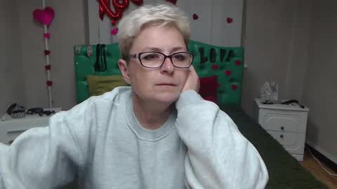 Snapshot of emiliagree chatting on 09-29-25, 06:02 EmiliaGree online show from 09-29-25, 06:02