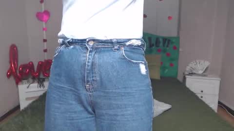 Snapshot of emiliagree chatting on 11-27-25, 06:43 EmiliaGree online show from 11-27-25, 06:43