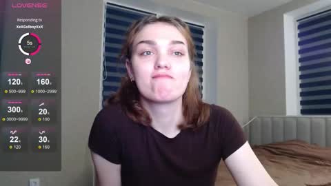 Snapshot of emiliarhodes chatting on 10-23-25, 10:19 Emi online show from 10-23-25, 10:19