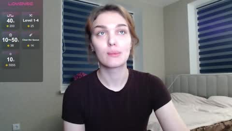 Snapshot of emiliarhodes chatting on 10-25-25, 08:47 Emi online show from 10-25-25, 08:47