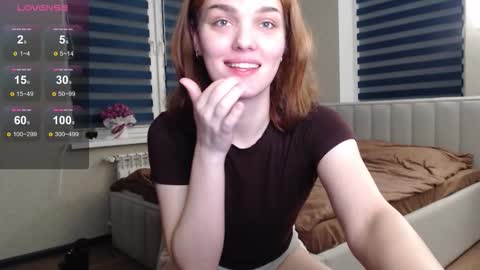 Snapshot of emiliarhodes chatting on 10-26-25, 09:21 Emi online show from 10-26-25, 09:21