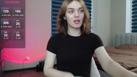 Snapshot of emiliarhodes chatting on 11-05-25, 09:48 Emi online show from 11-05-25, 09:48