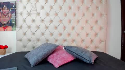 Snapshot of emilieandblake chatting on 03-04-26, 11:49 emilieandblake online show from 03-04-26, 11:49