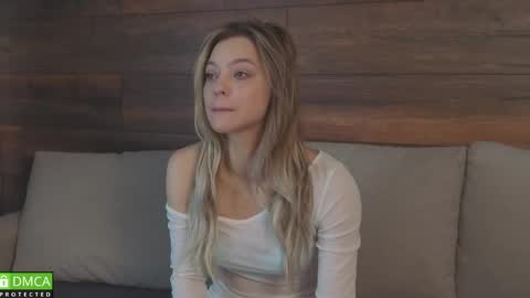 Snapshot of emilielong chatting on 06-05-26, 06:20 emilielong online show from 06-05-26, 06:20