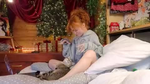 Emi  online show from 12-21-25, 11:17