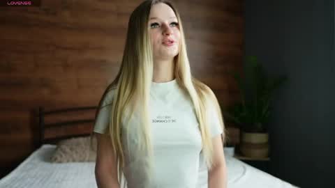 Snapshot of emilly___ chatting on 06-04-26, 04:18 Emilly online show from 06-04-26, 04:18