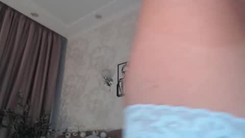 Snapshot of emilly_angel chatting on 09-23-25, 07:39 Emily online show from 09-23-25, 07:39