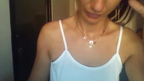 Snapshot of emilly_anne chatting on 06-01-26, 03:14 Annita online show from 06-01-26, 03:14