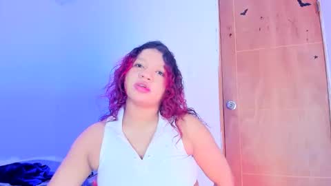 Snapshot of emilly_coper18 chatting on 06-08-26, 01:44 emily online show from 06-08-26, 01:44