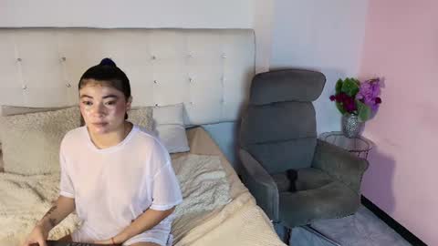 Emilly online show from 06-27-26, 03:22