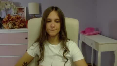 Snapshot of emilly_lust99 chatting on 01-24-25, 10:53 Emilly online show from 01-24-25, 10:53