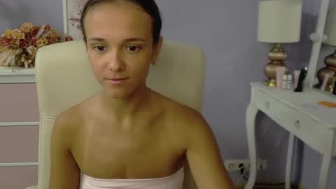 Snapshot of emilly_lust99 chatting on 10-28-25, 07:34 Emilly online show from 10-28-25, 07:34