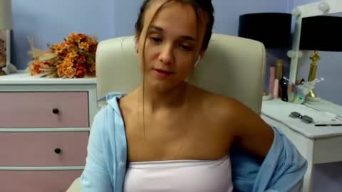 Emilly online show from 06-23-26, 06:33