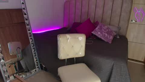 Snapshot of emily_____ chatting on 02-13-25, 09:17 emily valentina online show from 02-13-25, 09:17