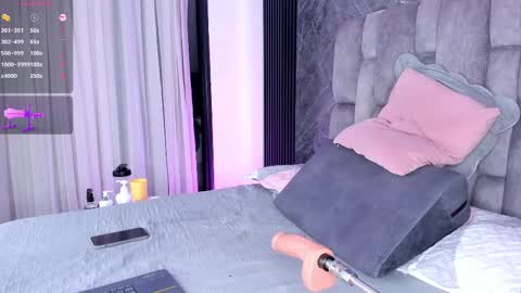 Snapshot of emily___fox chatting on 09-29-25, 11:59 Emily online show from 09-29-25, 11:59