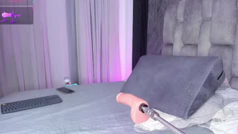 Snapshot of emily___fox chatting on 10-11-25, 12:04 Emily online show from 10-11-25, 12:04