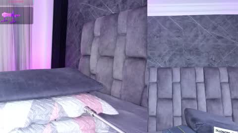 Snapshot of emily___fox chatting on 10-23-25, 12:04 Emily online show from 10-23-25, 12:04