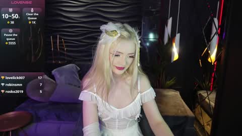 Snapshot of emily_air chatting on 02-06-25, 02:22 Emily online show from 02-06-25, 02:22