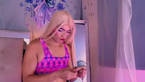 emily_castillo1_ online show from 05-20-26, 04:51