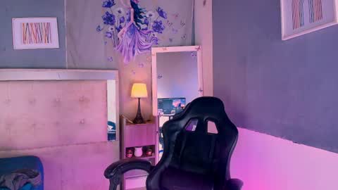 emily_castillo1_ online show from 06-12-26, 06:01