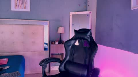 emily_castillo1_ online show from 07-25-26, 06:33