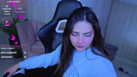 emily_cooper_t online show from 03-18-26, 08:23