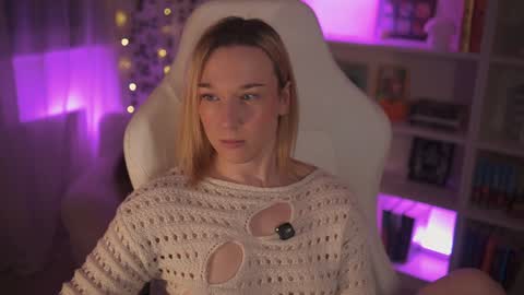 Snapshot of emily_fox_official chatting on 01-02-25, 10:55 Em - online show from 01-02-25, 10:55