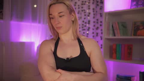 Snapshot of emily_fox_official chatting on 01-06-25, 10:26 Em - online show from 01-06-25, 10:26