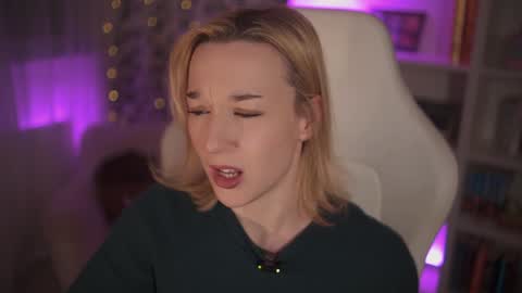 Snapshot of emily_fox_official chatting on 01-18-25, 11:11 Em - online show from 01-18-25, 11:11