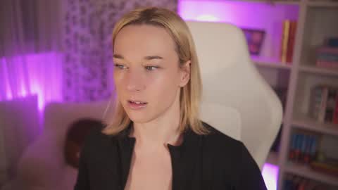 Snapshot of emily_fox_official chatting on 01-27-25, 10:16 Em - online show from 01-27-25, 10:16