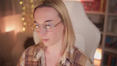 Snapshot of emily_fox_official chatting on 01-31-25, 12:06 Em - online show from 01-31-25, 12:06