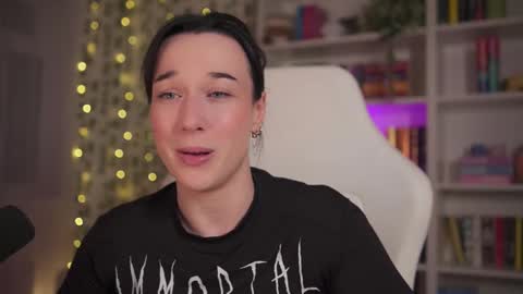 Snapshot of emily_fox_official chatting on 02-26-25, 10:42 Em - online show from 02-26-25, 10:42