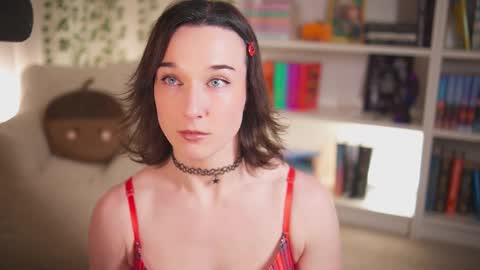 Snapshot of emily_fox_official chatting on 03-05-25, 08:21 Em - online show from 03-05-25, 08:21